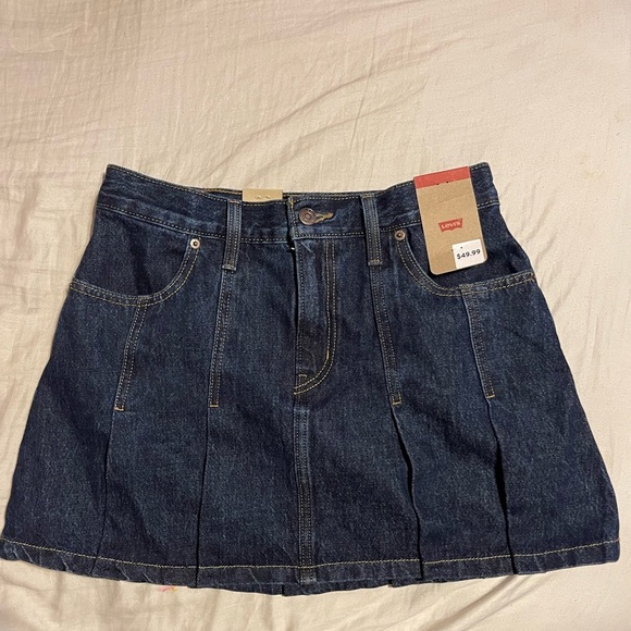 Nwt Levi’s Women's Pleated Denim Mini Skirt Sz 27 - Picture 2 of 3